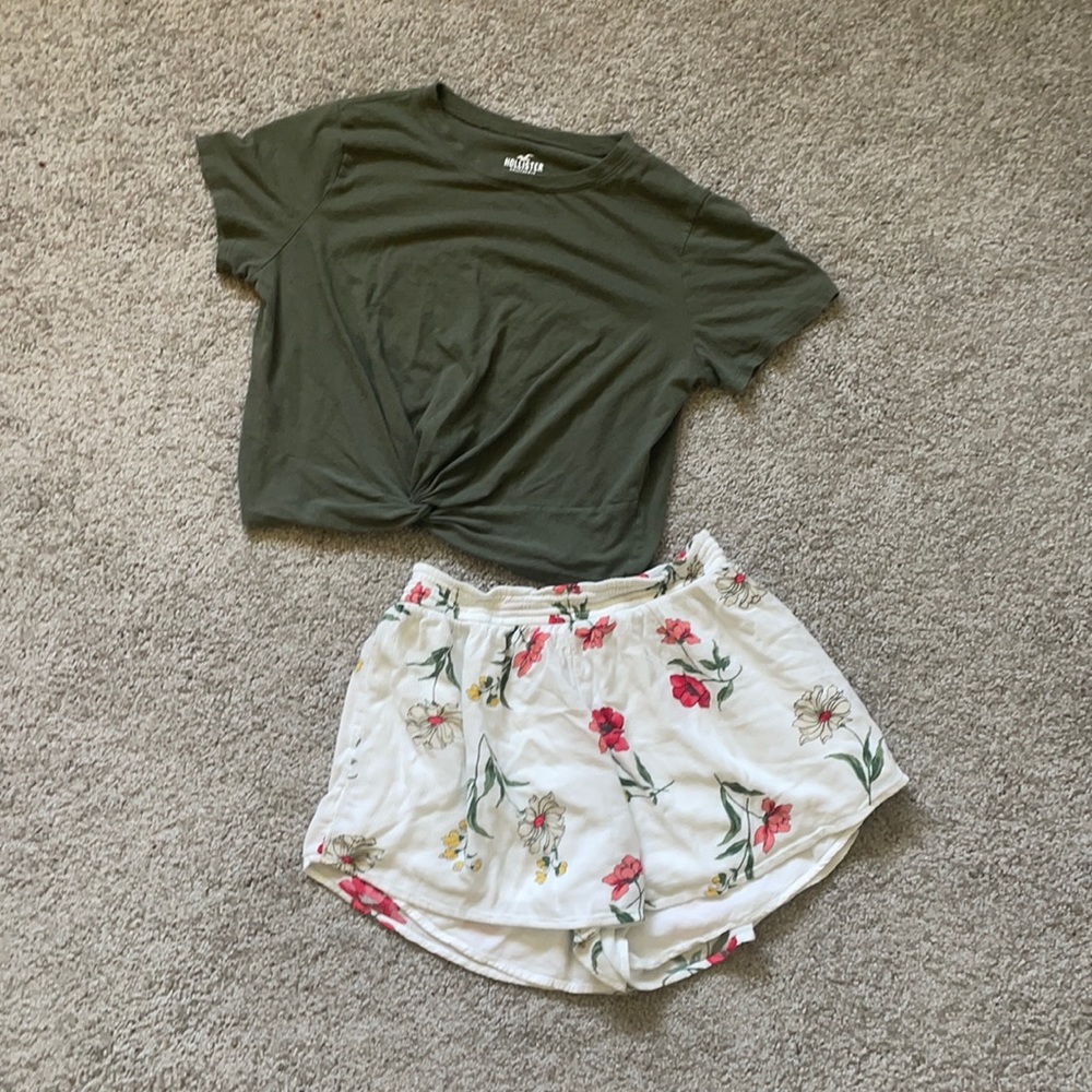 Hollister Outfit Size Large Cropped Shirt and Floral Shorts